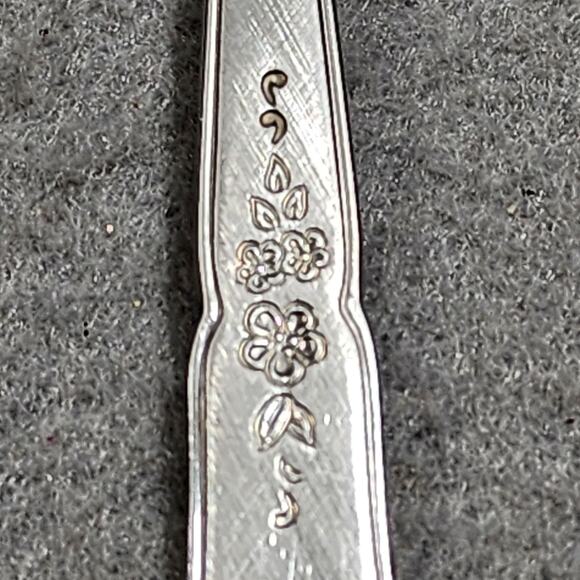 Oneida ASHMORE Floral Design Burnished Handle Dinner Spoon Flatware Replacement - Picture 2 of 3